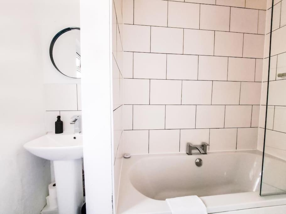 3 Bed Flat Near To Cardiff And Cardiff Bay 아파트 외부 사진
